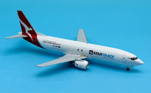 Load image into Gallery viewer, JC Wings 1/200 Qantas Airways Boeing 737-400SF Startrack VH-XNH
