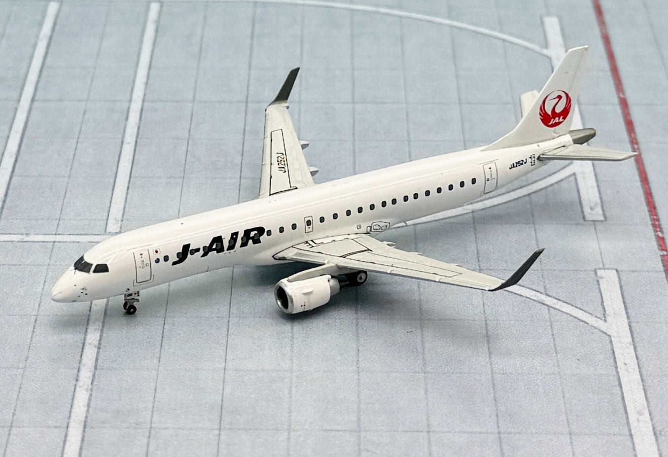 J-Air ERJ-190STD JA252J （USJスペマ初めて見れました！ 思っ