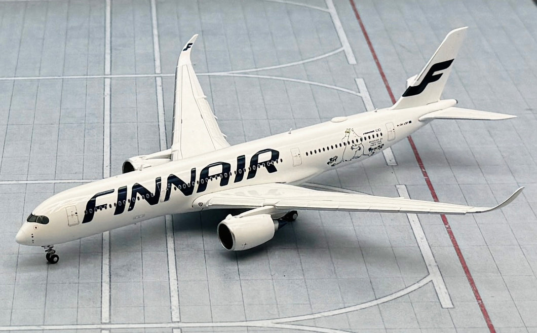 JC Wings 1/400 Finnair Airbus A350-900XWB 100th Anniversary Moonins OH-LWP flaps down