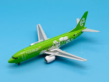 Load image into Gallery viewer, JC Wings 1/200 Air New Zealand Boeing 737-300 Holidays ZK-FRE
