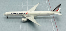 Load image into Gallery viewer, Gemini Jets 1/400 Air France Boeing 777-300ER F-GZNH
