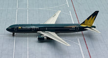 Load image into Gallery viewer, Phoenix 1/400 Vietnam Airlines Boeing 767-300ER VN-A762
