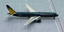 Load image into Gallery viewer, Phoenix 1/400 Vietnam Airlines Boeing 767-300ER VN-A762
