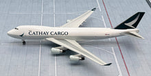 Load image into Gallery viewer, Phoenix 1/400 Cathay Pacific Cargo Boeing 747-400 B-LIC
