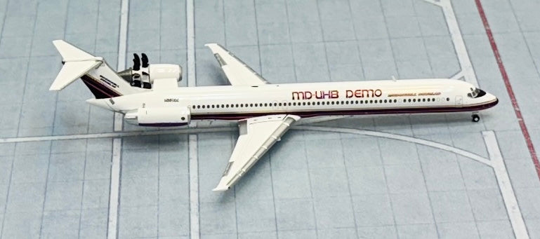 JC Wings 1/400 McDonnell Douglas MD-81 House Color N980DC 