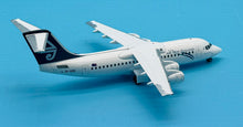 Load image into Gallery viewer, JC Wings 1/200 Air New Zealand Link British Aerospace BAe 146-300 ZK-NZN
