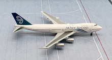 Load image into Gallery viewer, Big Bird by JC Wings 1/400 Air New Zealand Boeing 747-200B ZK-NZY
