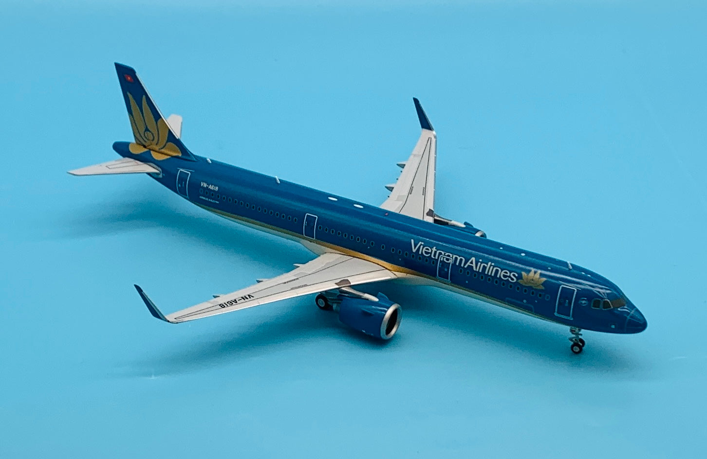 JC Wings 1/200 Vietnam Airlines Airbus A321 VN-A618 – First Class 