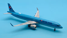 Load image into Gallery viewer, JC Wings 1/200 Korean Air Airbus A321neo HL8505
