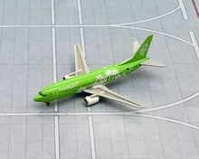 Load image into Gallery viewer, JC Wings 1/400 Air New Zealand Holiday Boeing 737-300 ZK-FRE
