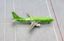 Load image into Gallery viewer, JC Wings 1/400 Air New Zealand Holiday Boeing 737-300 ZK-FRE

