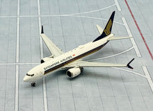 Load image into Gallery viewer, JC Wings 1/400 Singapore Airlines Boeing 737-8 max 9V-MBA EW438M005
