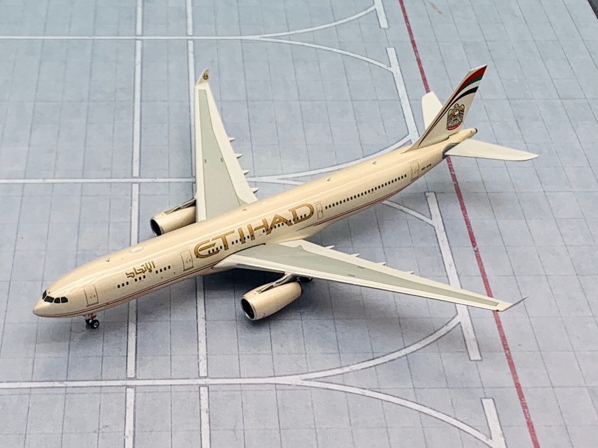 Phoenix 1/400 Etihad Airways Airbus A330-300 A6-AFB – First Class