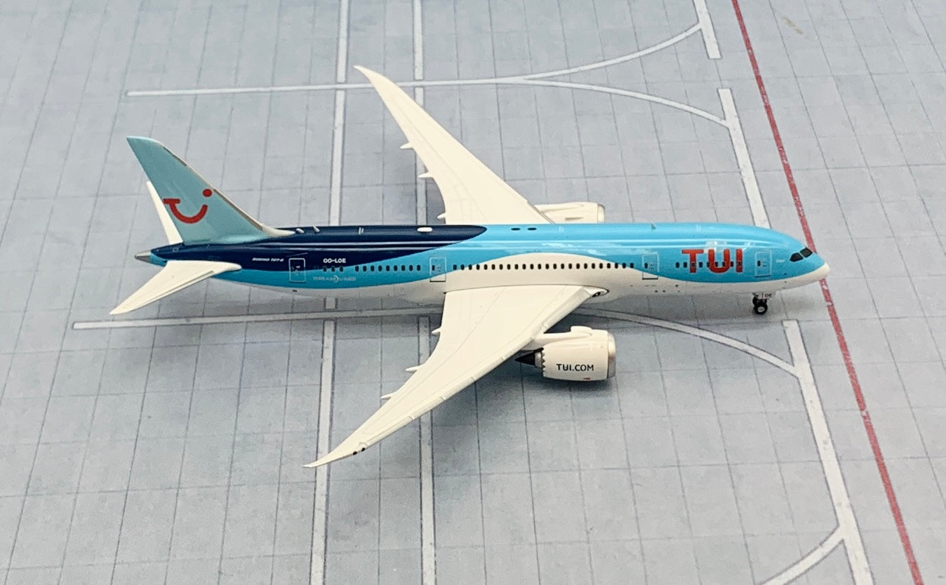 Phoenix 1/400 TUI Airways Boeing 787-8 OO-LOE – First Class