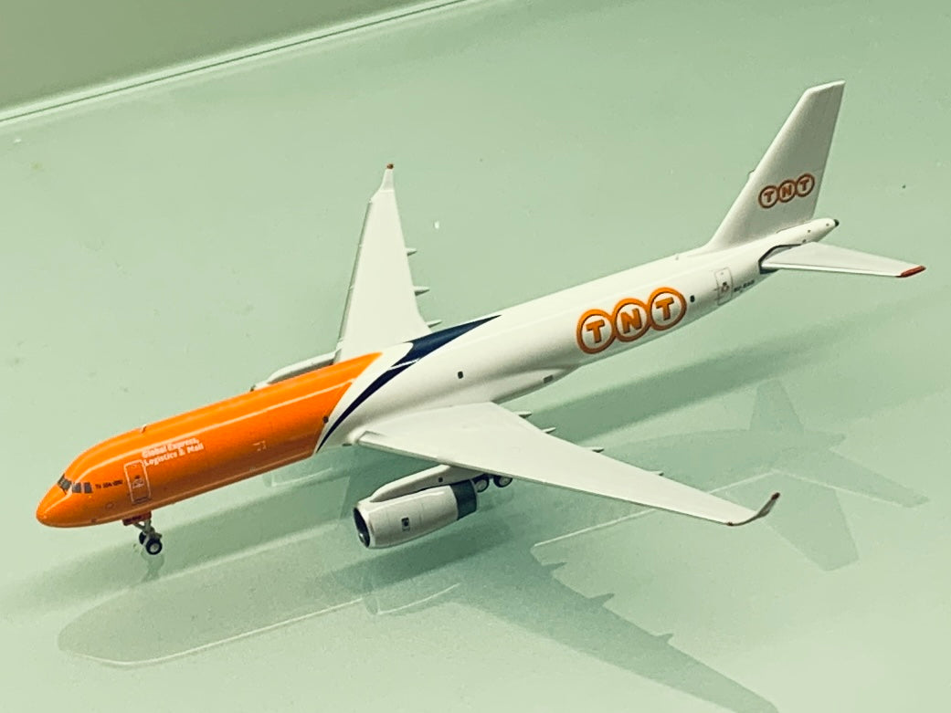 NG models 1/400 TNT Express Tupolev Tu-204-100S SU-EAG 40010