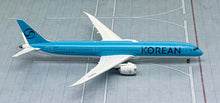 Load image into Gallery viewer, JC Wings 1/400 Korean Air Boeing 787-10 Dreamliner HL8515
