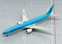 Load image into Gallery viewer, JC Wings 1/400 Korean Air Boeing 777-300ER new colour HL8008
