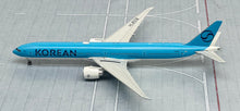 Load image into Gallery viewer, JC Wings 1/400 Korean Air Boeing 777-300ER new colour HL8008
