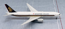 Load image into Gallery viewer, JC Wings 1/400 Singapore Airlines Boeing 777-200ER 9V-SRI
