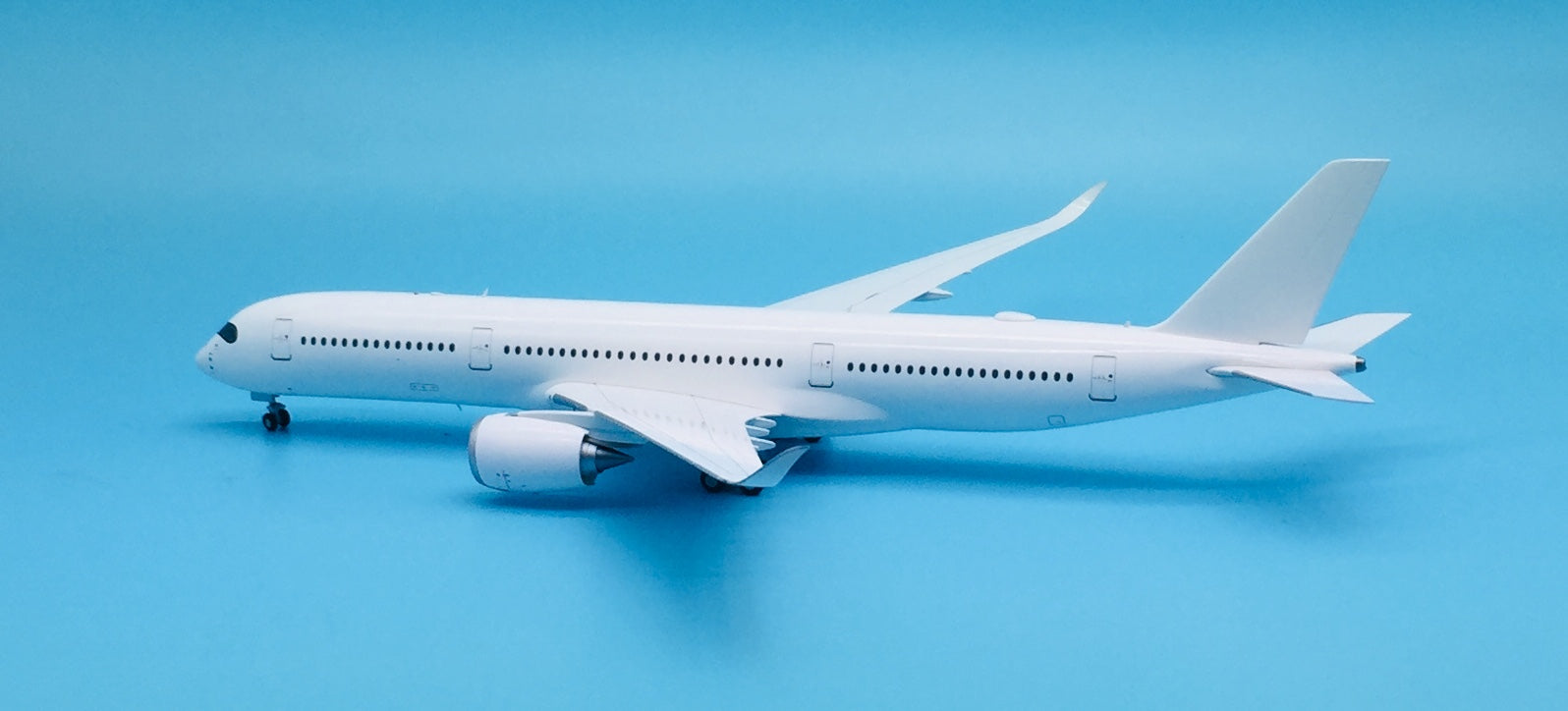 JC Wings 1/200 Airbus A350-900 plain white blank – First Class