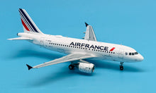 Load image into Gallery viewer, JC Wings 1/200 Air France Airbus A319 Large Titles F-GRXK

