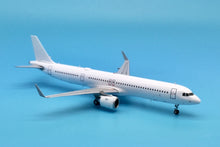 Load image into Gallery viewer, JC Wings 1/200 Airbus A321NEO Blank white
