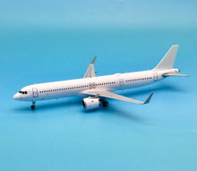 Load image into Gallery viewer, JC Wings 1/200 Airbus A321NEO Blank white
