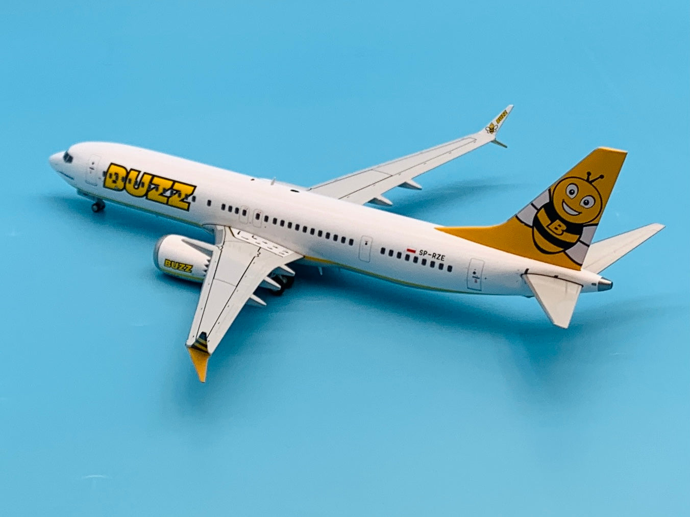 JC Wings 1/200 Buzz Poland Boeing 737-8 Max SP-RZB – First Class