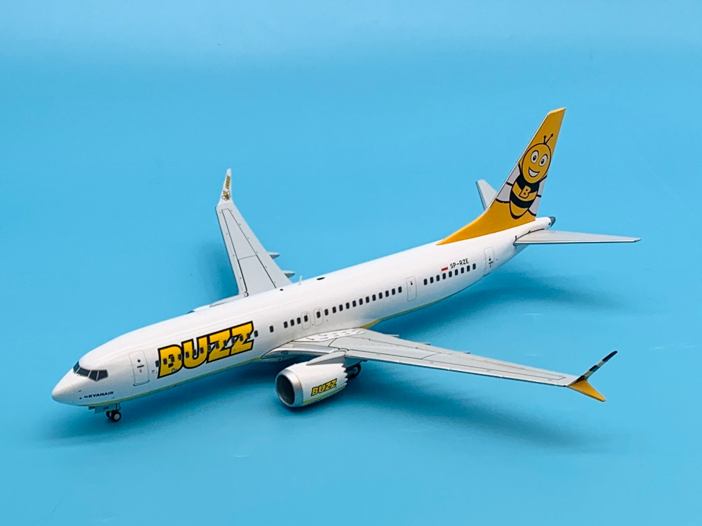 JC Wings 1/200 Buzz Poland Boeing 737-8 Max SP-RZB – First Class
