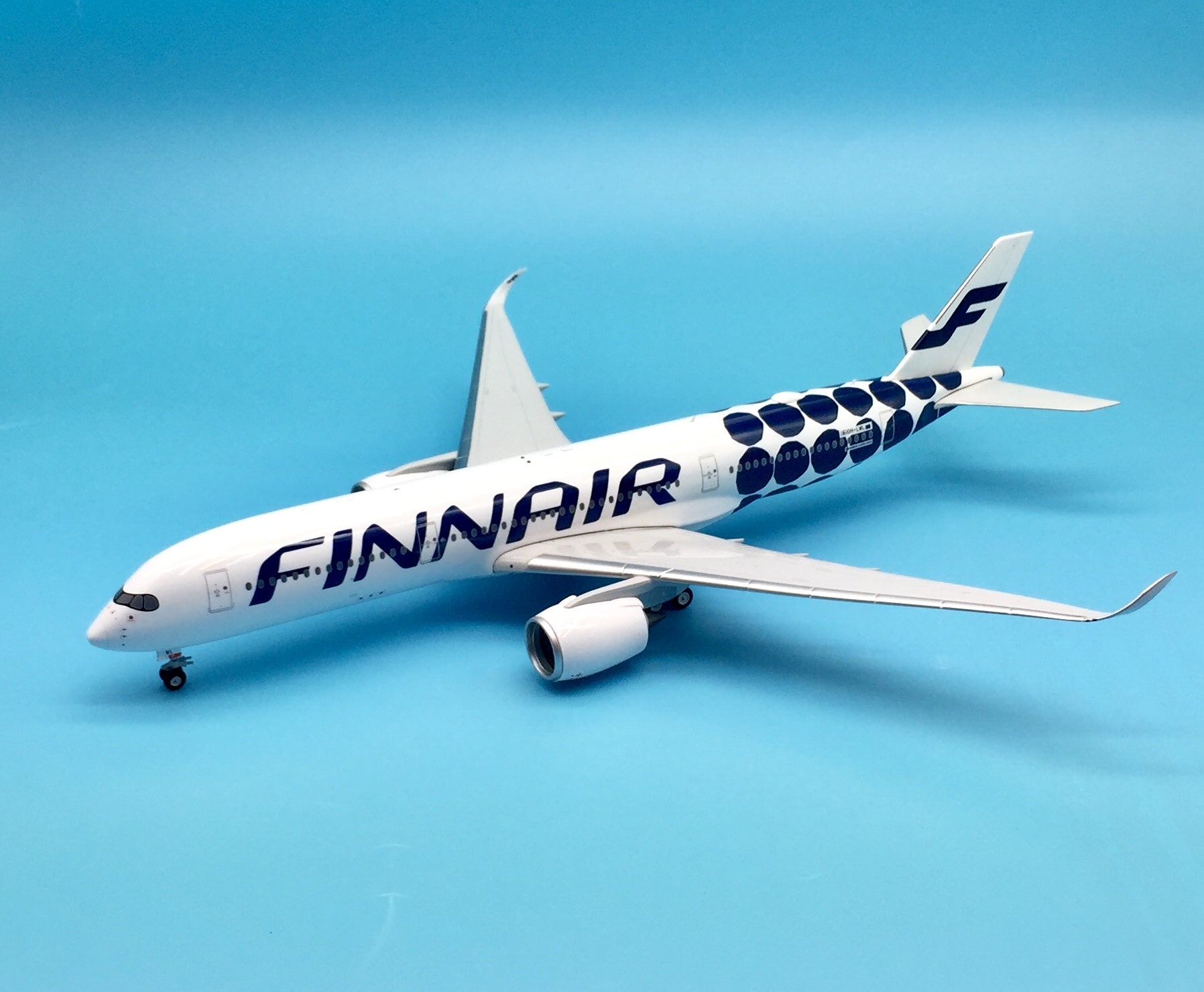 JCwings 1/200 フィンエアー A350-900 OH-LWB FINNAIR A350-900 OH-LHB One World w/ Stand 1:200 Scale JC WINGS 200