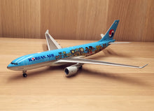 Load image into Gallery viewer, JC Wings 1/200 Korean Air Airbus A330-200 HL8212 LH2085
