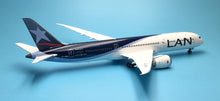 Load image into Gallery viewer, JC Wings 1/200 LAN Boeing 787-9 CC-BGA XX2228
