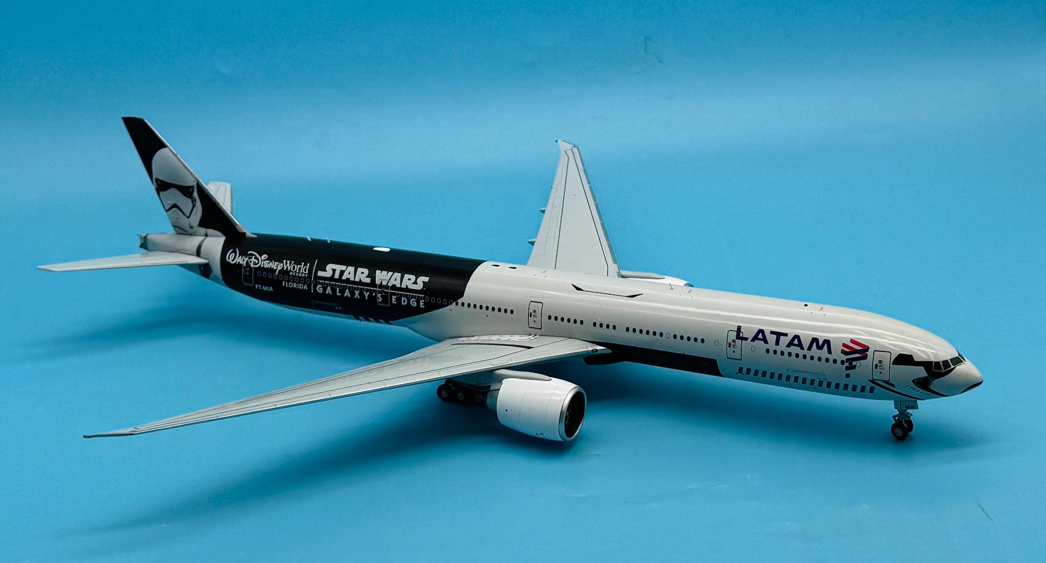 JC Wings　1/200 LATAM B777-300ER PT-MUA JC Wings 1/200 LATAM Boeing 777-300ER Galaxy's Edge PT-MUA – First