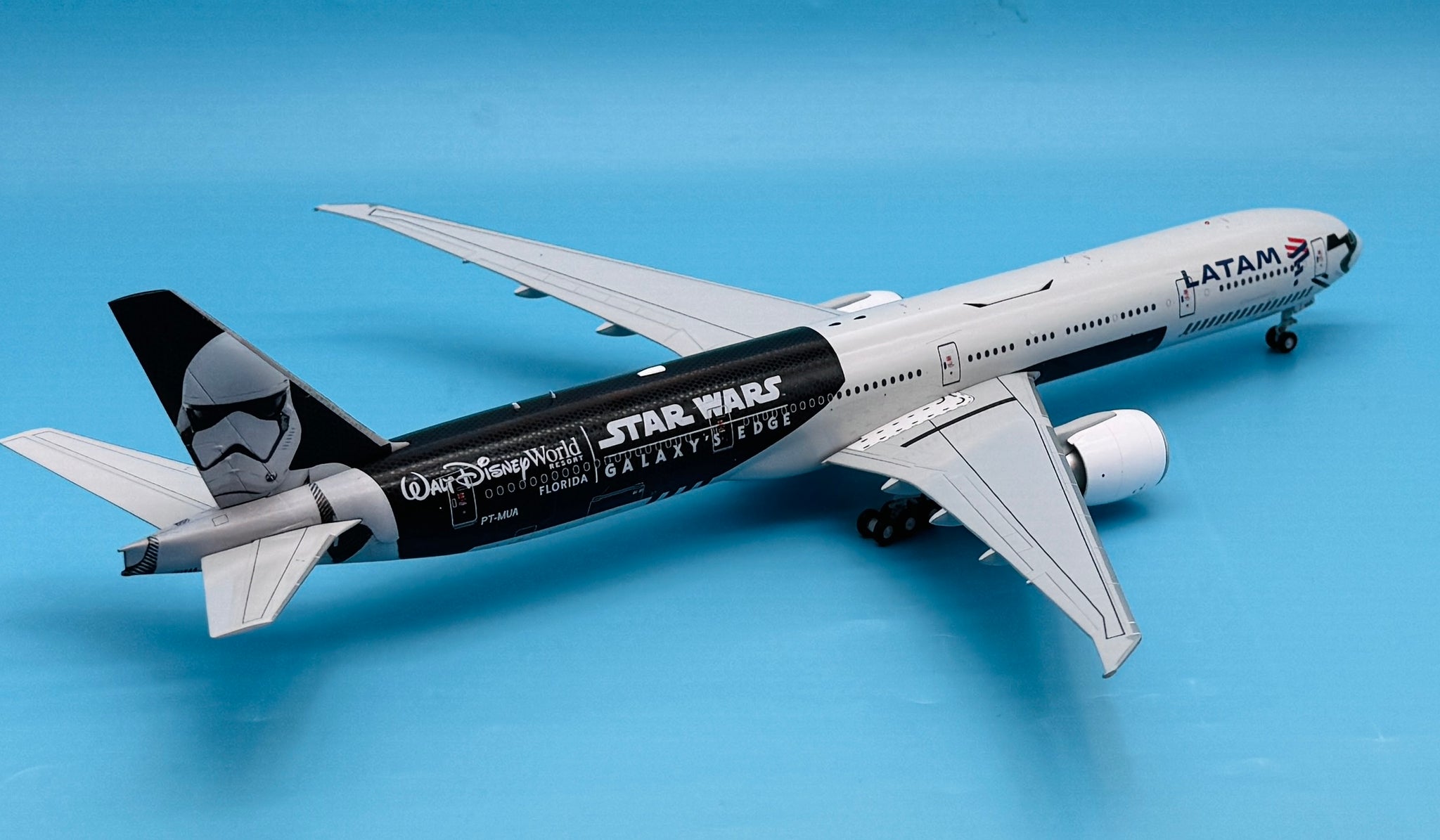 JC Wings 1/200 LATAM Boeing 777-300ER Galaxy's Edge PT-MUA – First