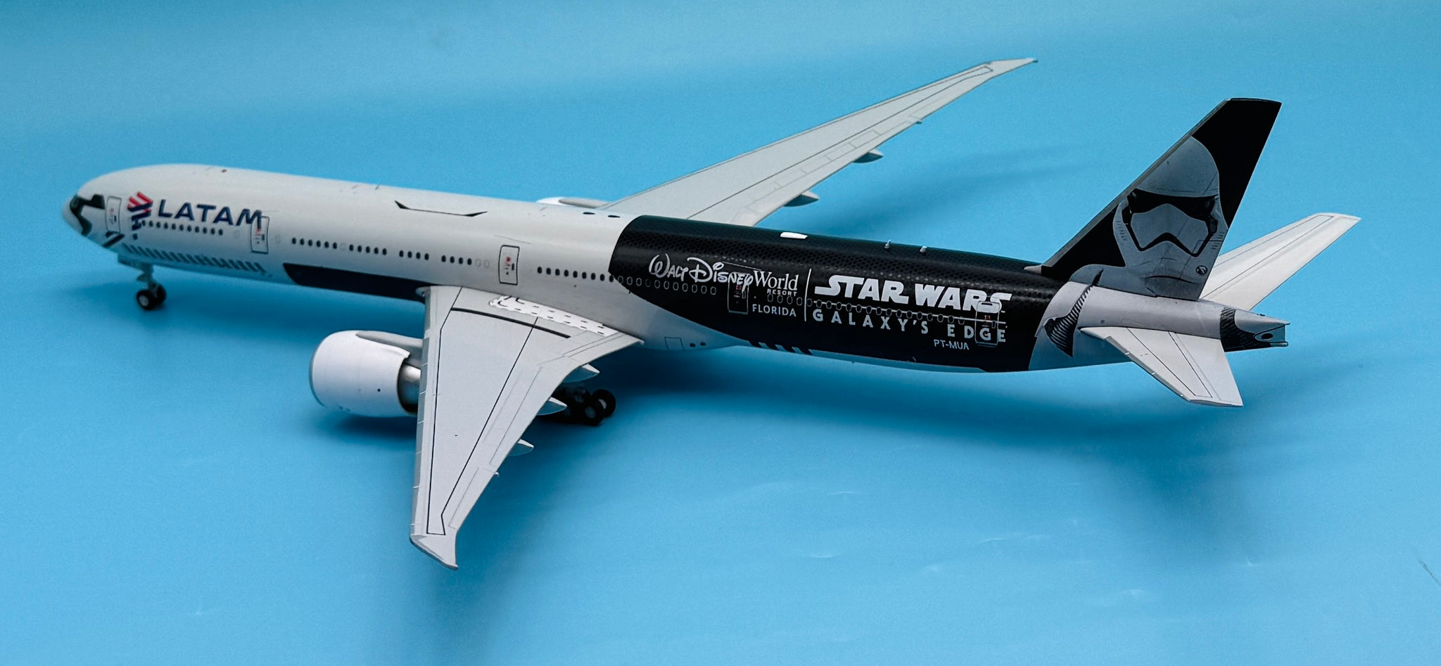 JC Wings 1/200 LATAM Boeing 777-300ER Galaxy's Edge PT-MUA – First