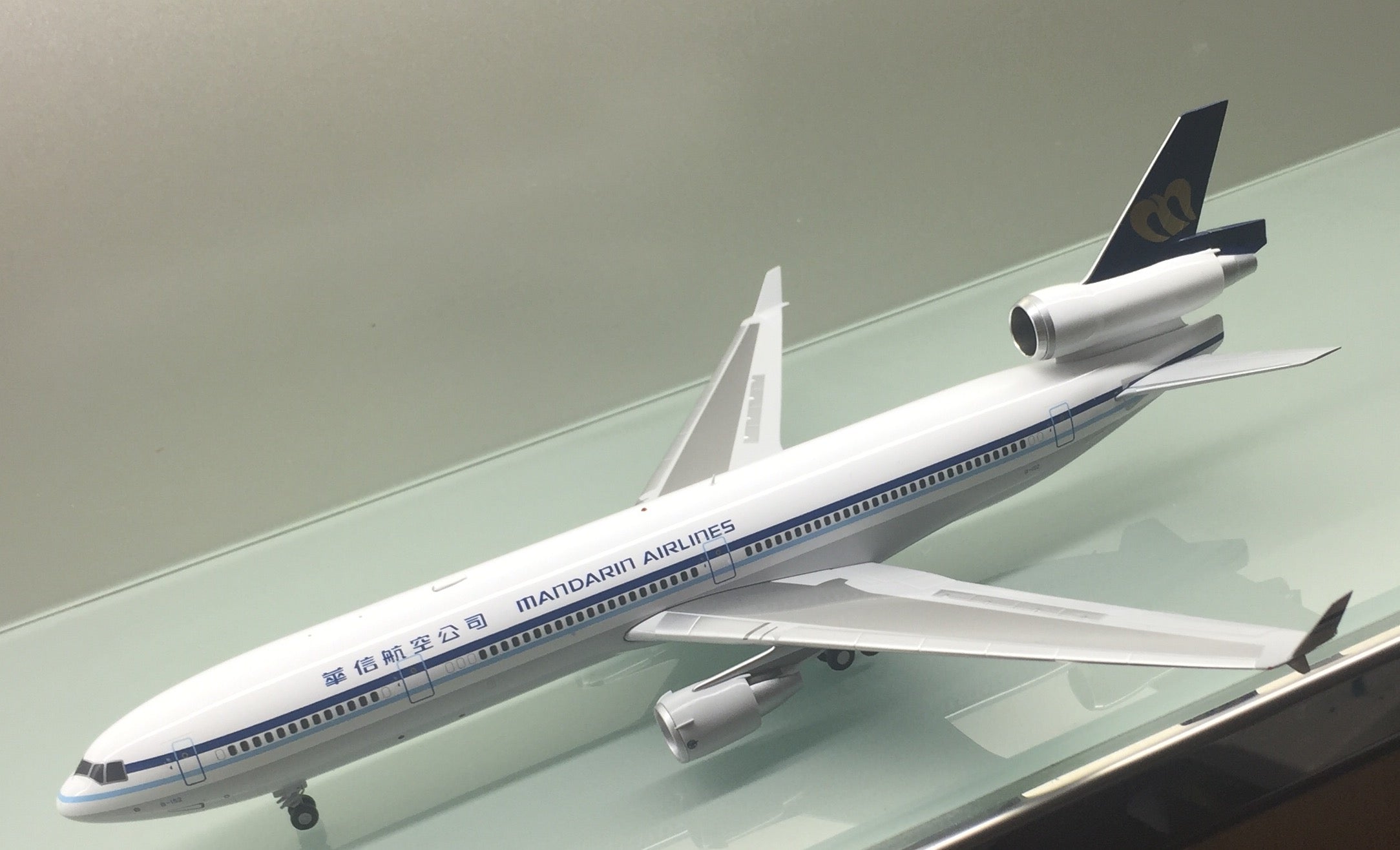 JC Wings 1/200 Mandarin Airlines Taiwan McDonnell Douglas MD-11 B
