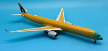 Load image into Gallery viewer, JC Wings 1/200 Qatar Airways Airbus A350-1000 bare metal LH2089
