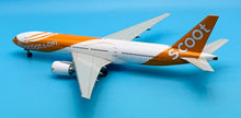 Load image into Gallery viewer, JC Wings 1/200 Fly Scoot Boeing 777-200 9V-OTD
