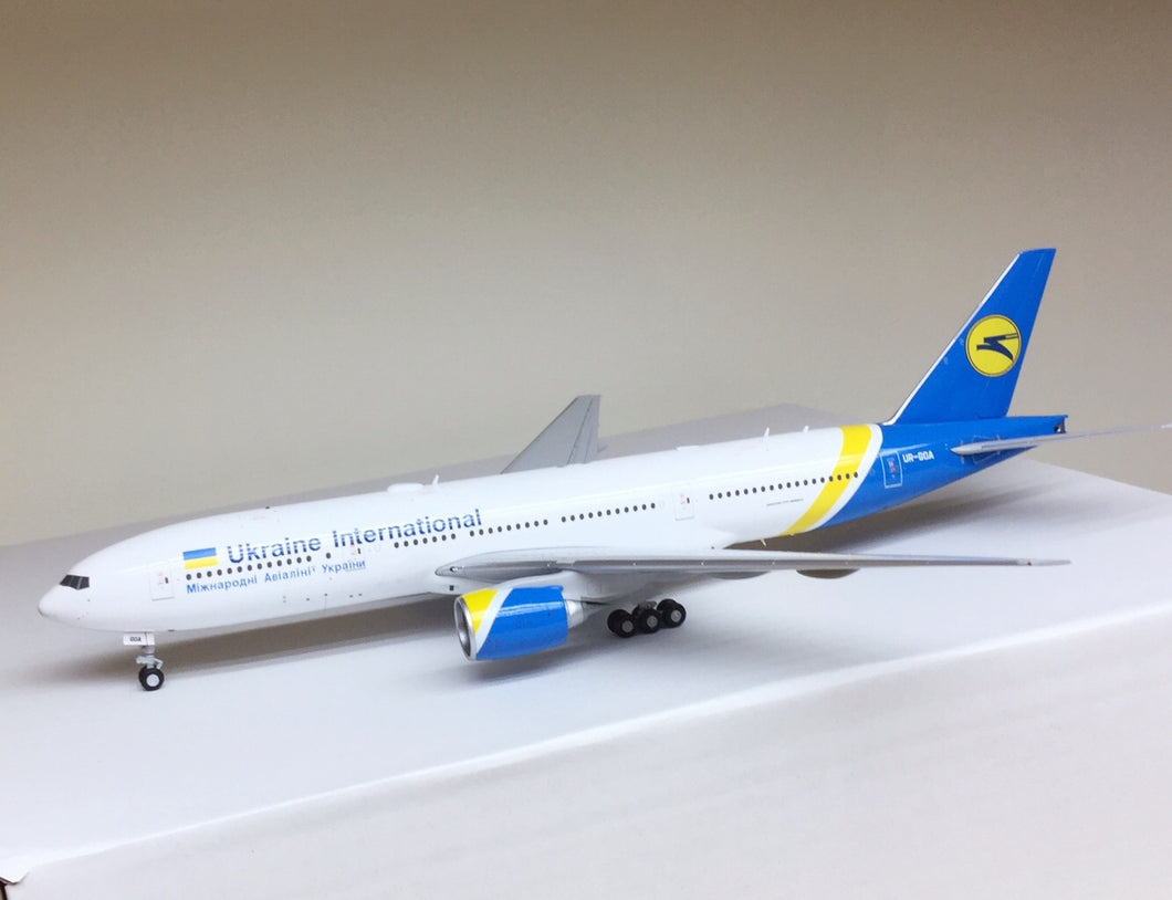 JC Wings 1/200 Ukraine International Airways Boeing 777-200ER UR-GOA LH2120