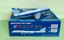 Load image into Gallery viewer, JC Wings 1/200 United Airlines Boeing 747-400 N128UA flaps down XX2267A

