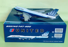 Load image into Gallery viewer, JC Wings 1/200 United Airlines Boeing 747-400 N128UA flaps down XX2267A
