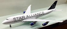 Load image into Gallery viewer, JC Wings 1/200 United Airlines Boeing 747-400 N121UA Star Alliance XX2408
