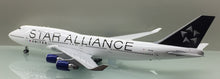 Load image into Gallery viewer, JC Wings 1/200 United Airlines Boeing 747-400 N121UA Star Alliance XX2408
