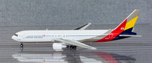 Load image into Gallery viewer, JC Wings 1/400 Asiana Airlines Boeing 767-300 HL7248
