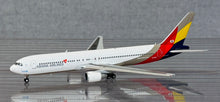 Load image into Gallery viewer, JC Wings 1/400 Asiana Airlines Boeing 767-300 HL7248
