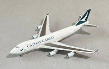 Load image into Gallery viewer, JC Wings 1/400 Cathay Pacific Boeing 747-400F B-LID
