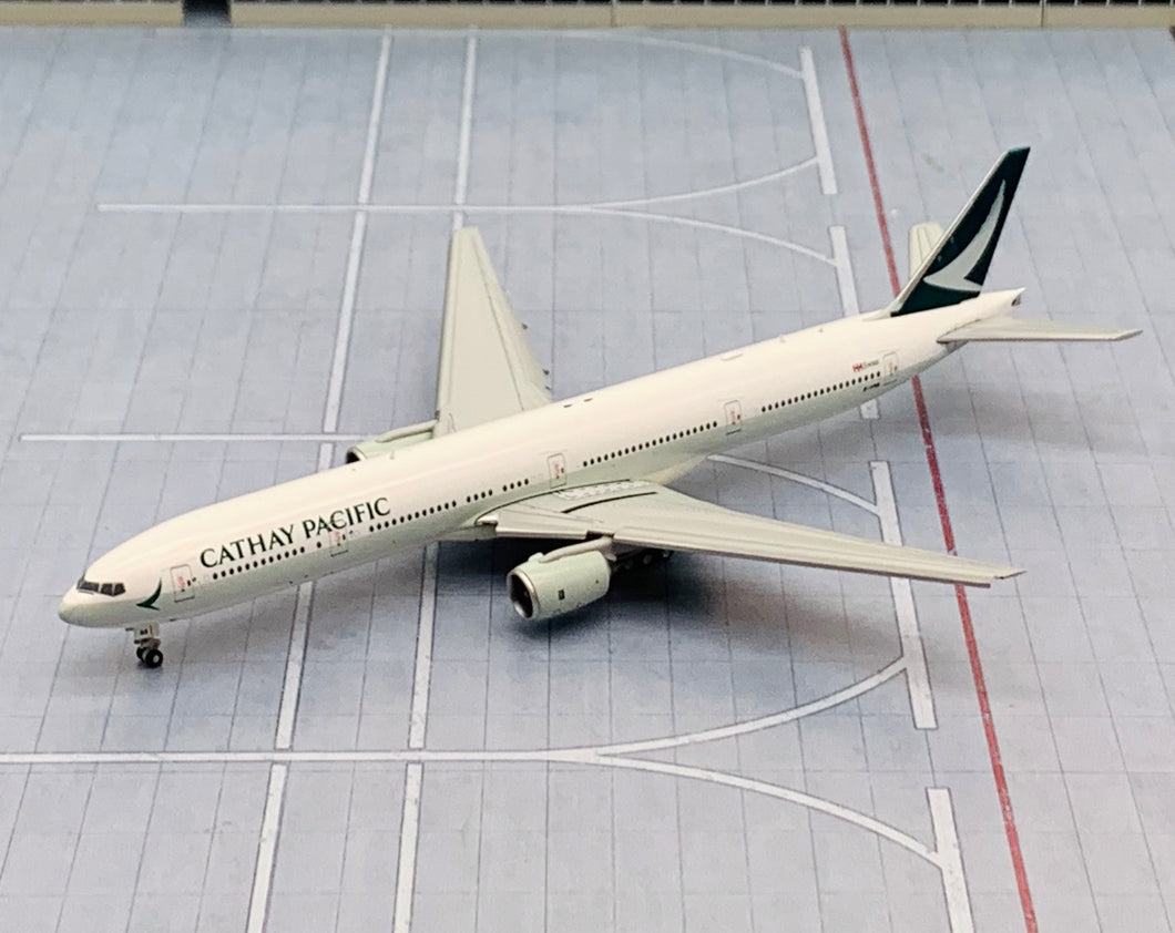 JC Wings 1/400 Cathay Pacific Boeing 777-300 B-HNS flaps down EW4773002A
