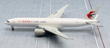 Load image into Gallery viewer, JC Wings 1/400 China Eastern Cargo Boeing 777-200LRF B-220E flaps down
