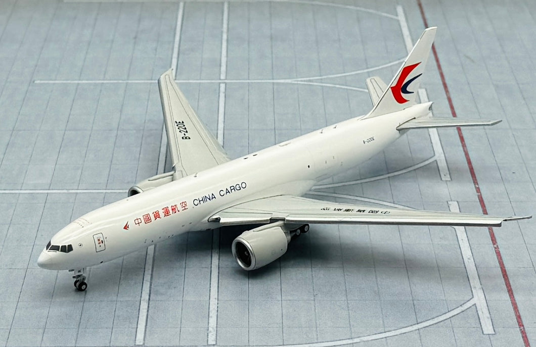 JC Wings 1/400 China Eastern Cargo Boeing 777-200LRF B-220E flaps down