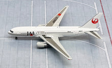 Load image into Gallery viewer, JC Wings 1/400 JAL Japan Airlines Boeing 767-200 old colour JA8231
